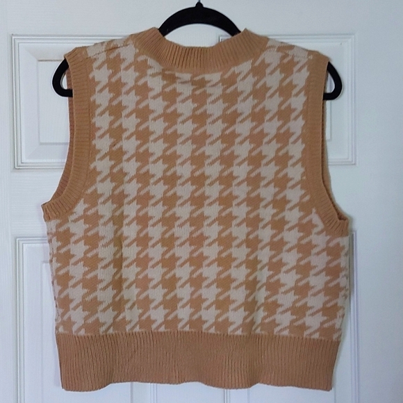 Tan sweater vest - Picture 2 of 2